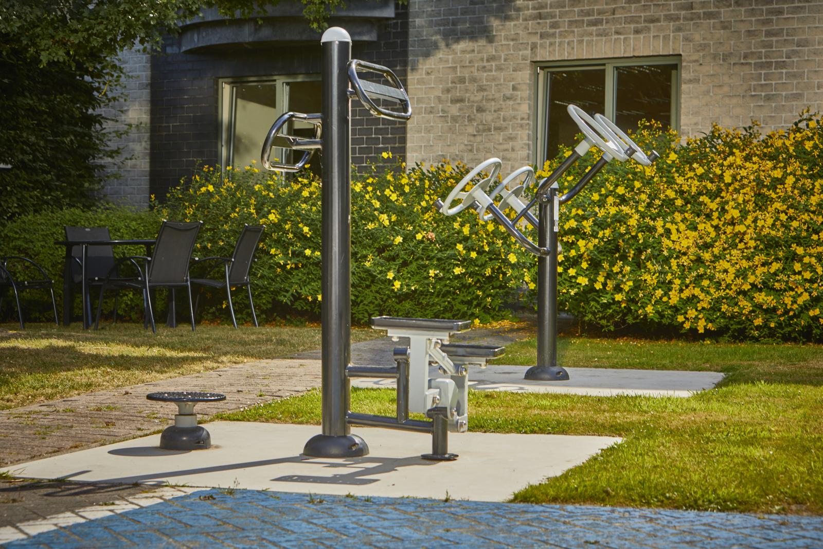 outdoor fitness park in stad